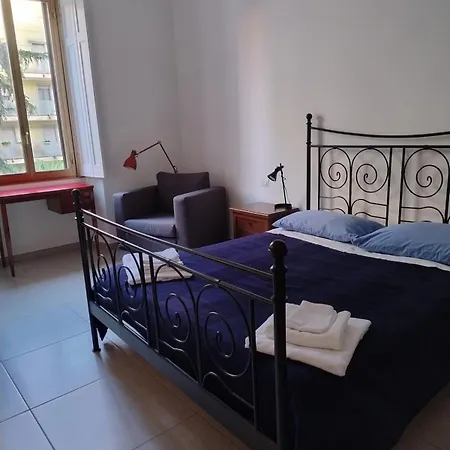 Renovated Near Metro And Station - Laurana Lejlighed